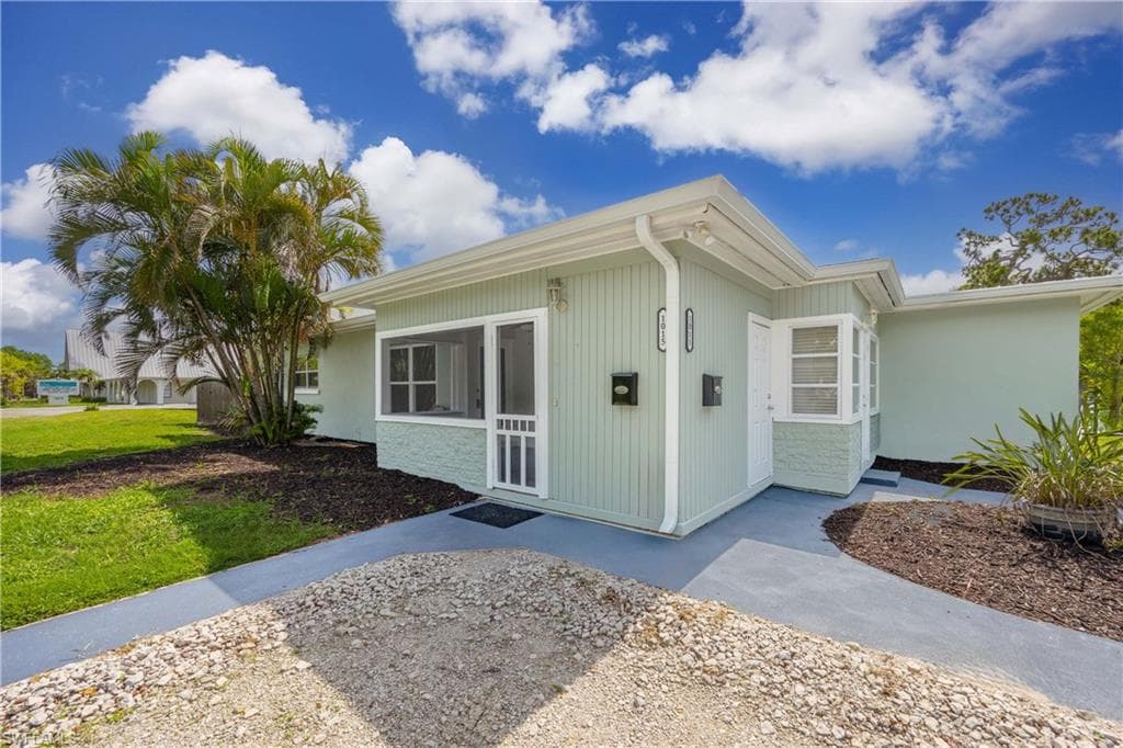 1015 10th AVE N NAPLES, FL 34102