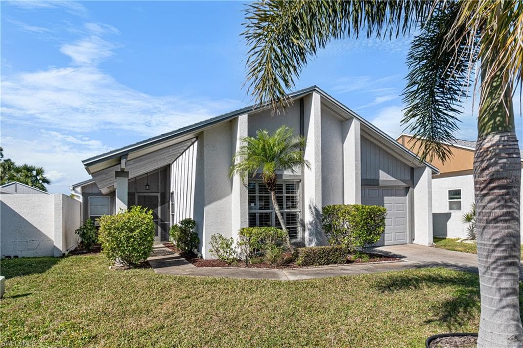 9761 Maplecrest CIR LEHIGH ACRES, FL 33936