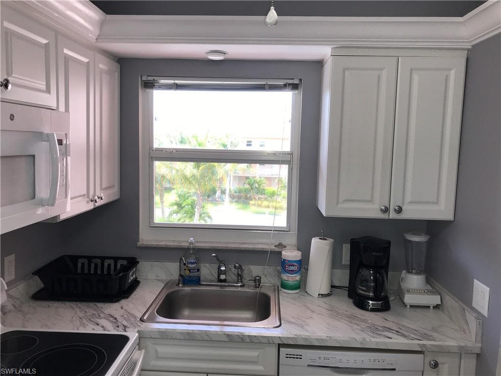 225 Turtle Lake CT 301 NAPLES, FL 34105