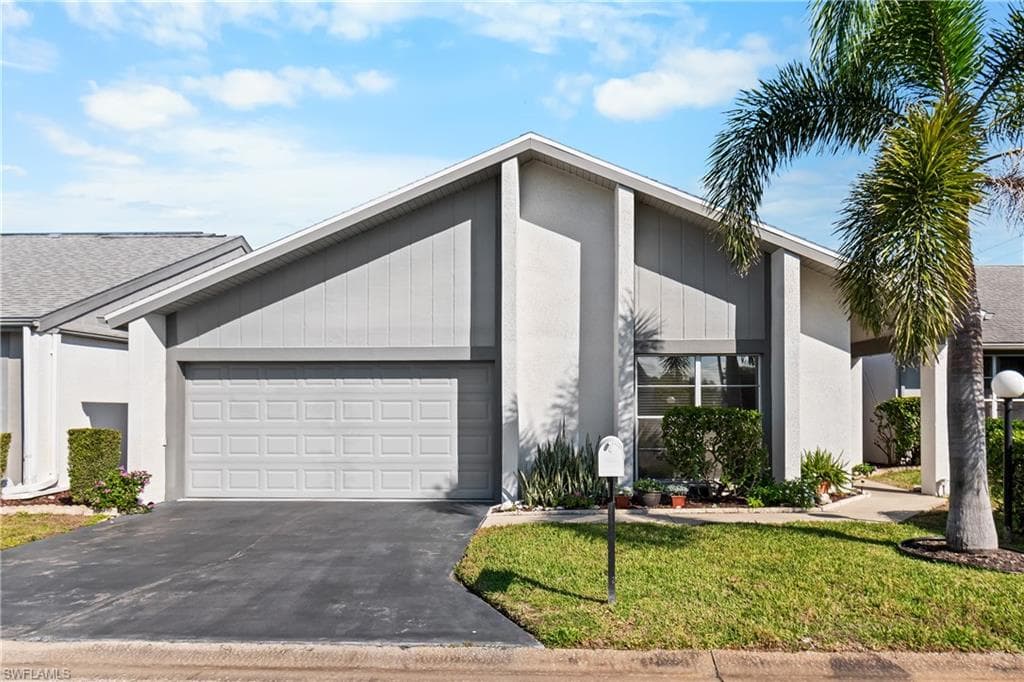 9817 Maplecrest CIR LEHIGH ACRES, FL 33936