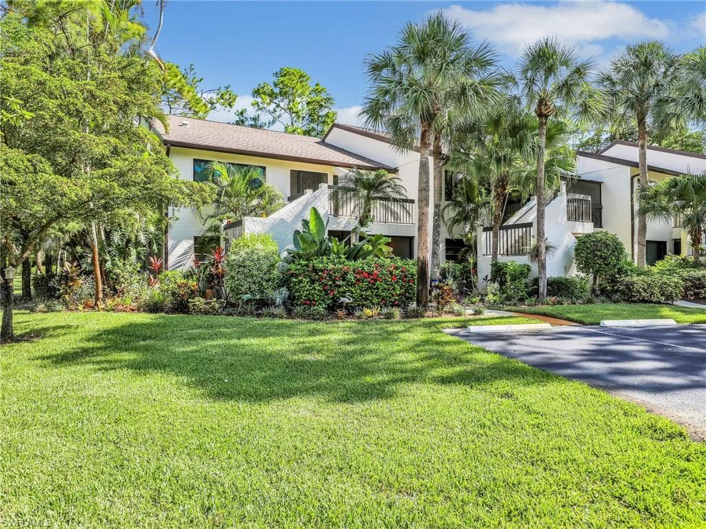 1826 Kings Lake BLVD 101 NAPLES, FL 34112