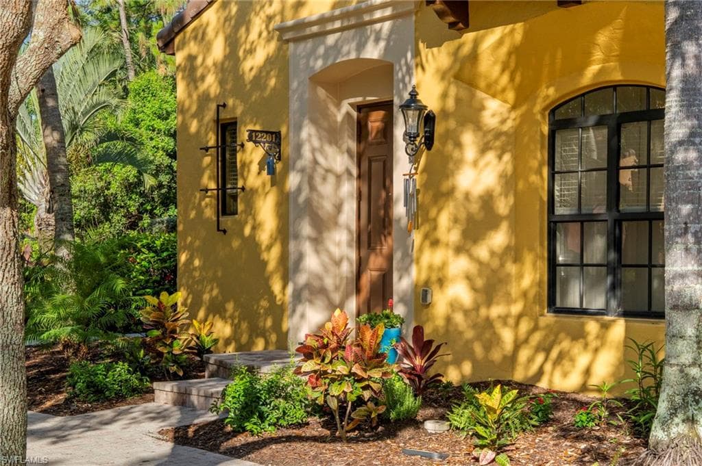 9121 Chula Vista ST 12201 NAPLES, FL 34113