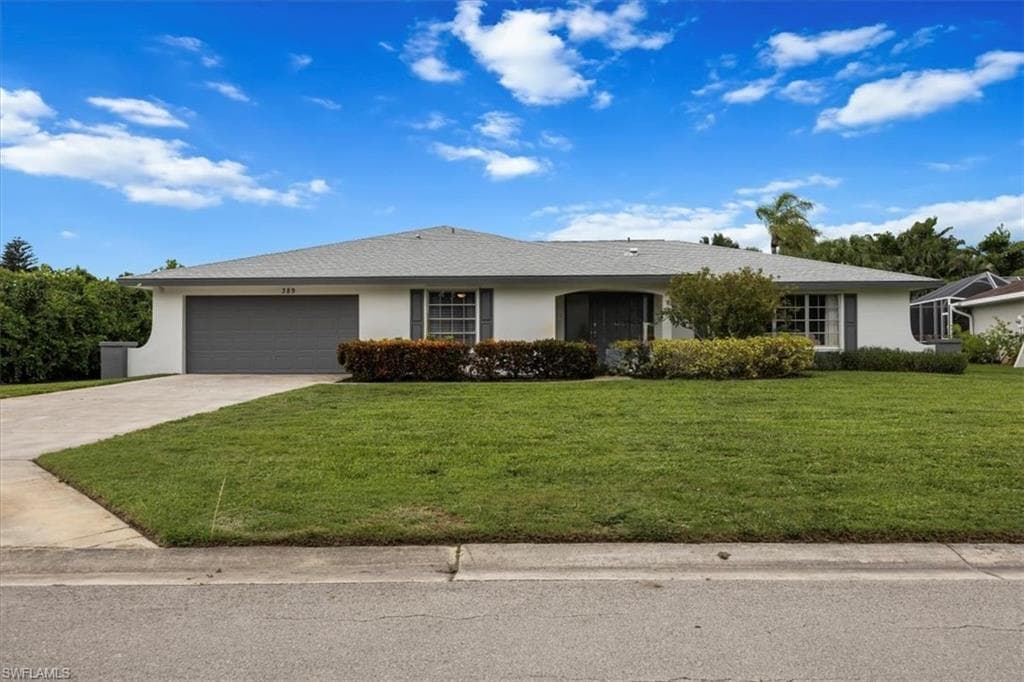 389 Country Club LN NAPLES, FL 34110
