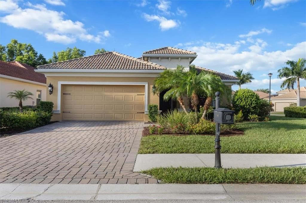 14607 Manchester DR NAPLES, FL 34114