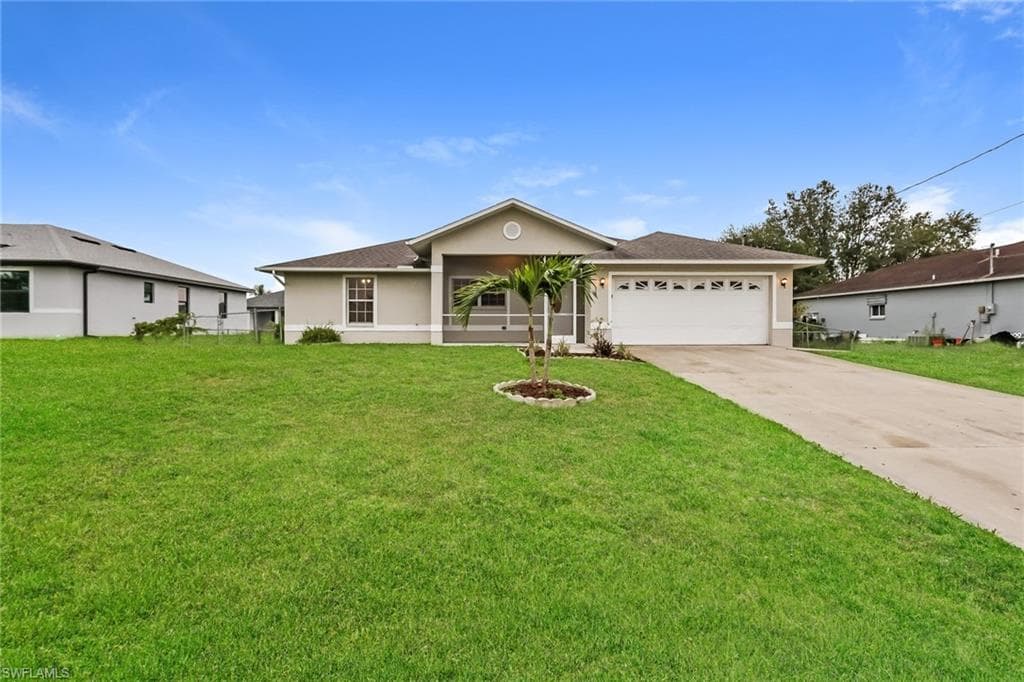 914 Apple AVE LEHIGH ACRES, FL 33971