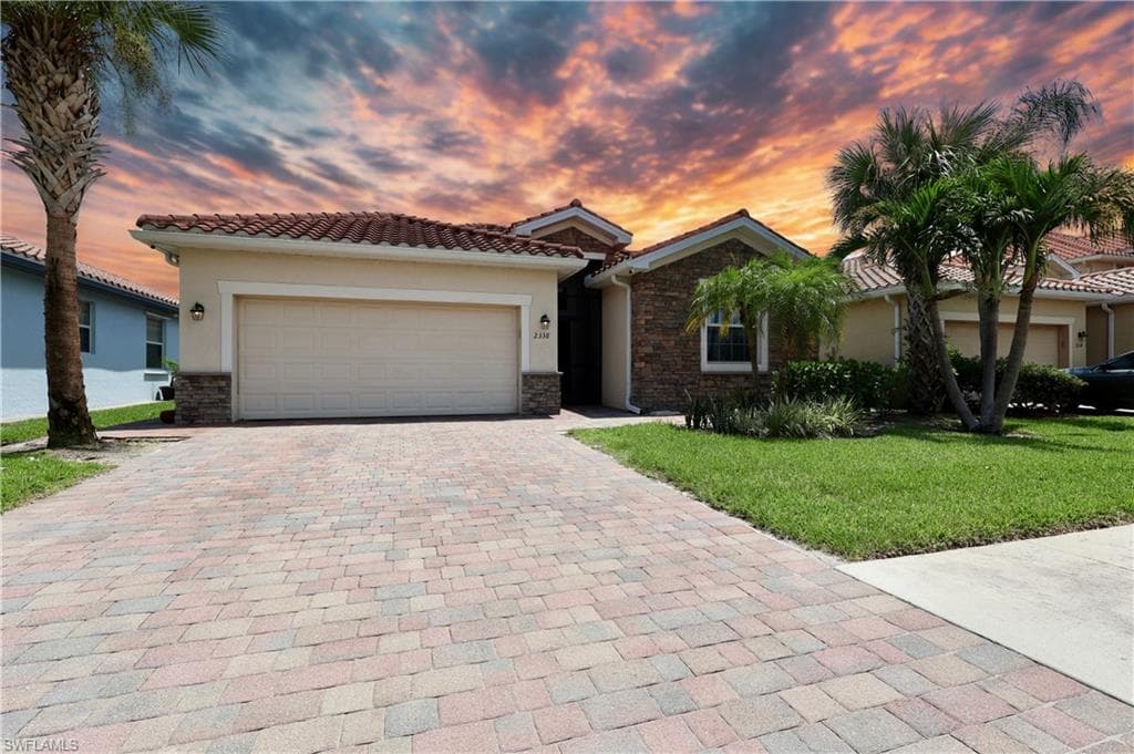 2338 Heydon CIR E NAPLES, FL 34120