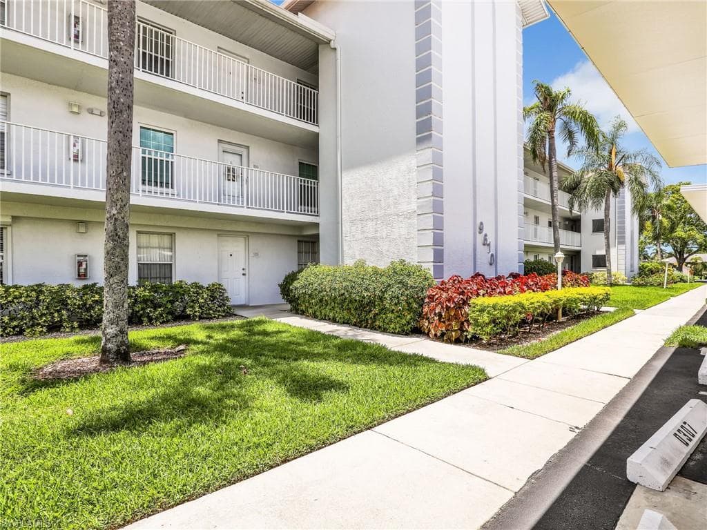 9610 Victoria LN D306 NAPLES, FL 34109