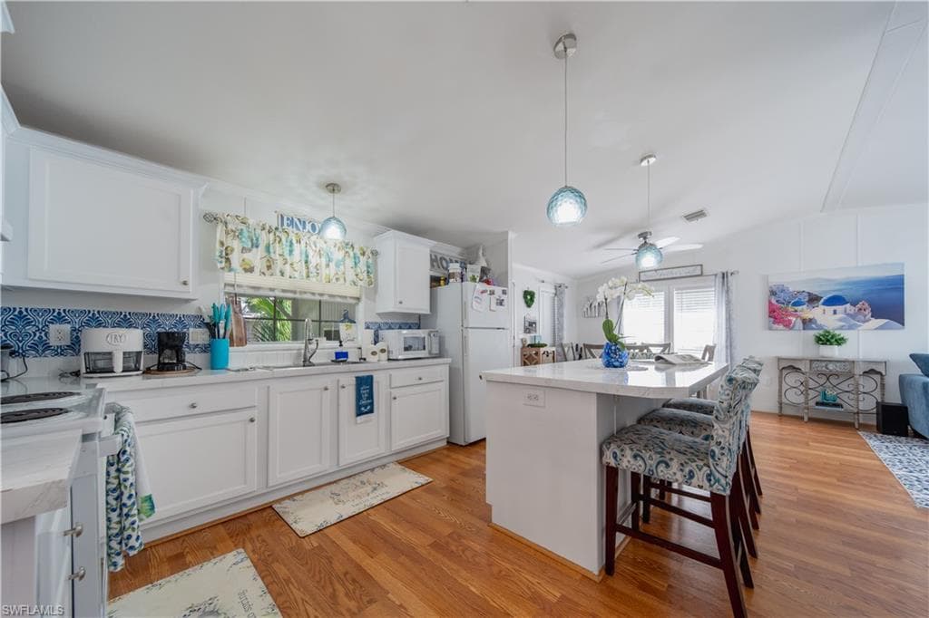 433 Riviera BLVD W NAPLES, FL 34112