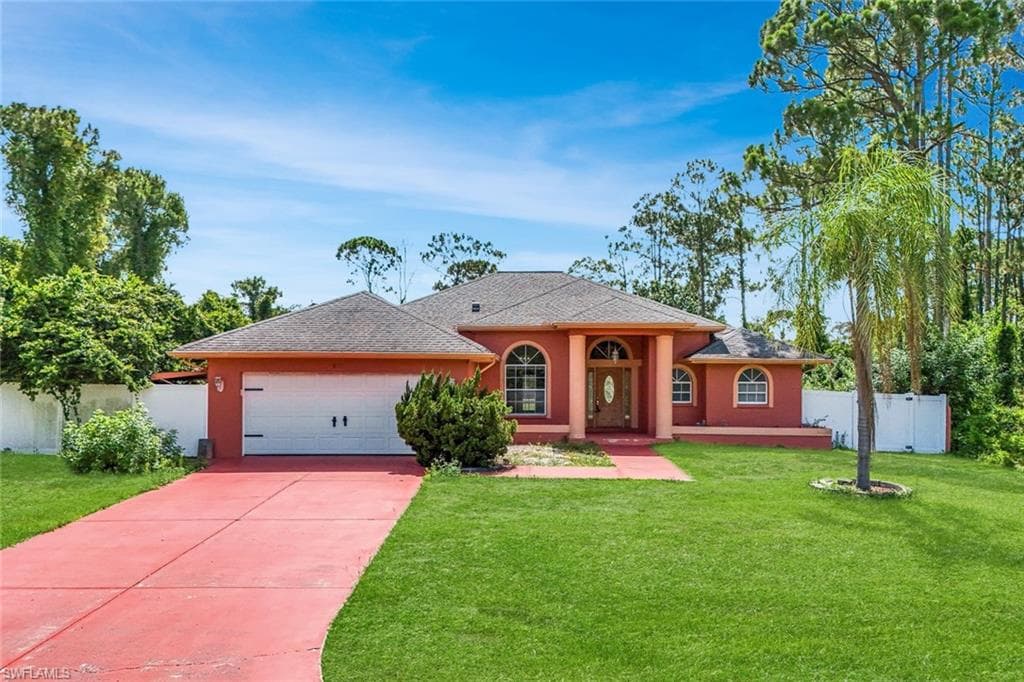 811 Jefferson AVE LEHIGH ACRES, FL 33936