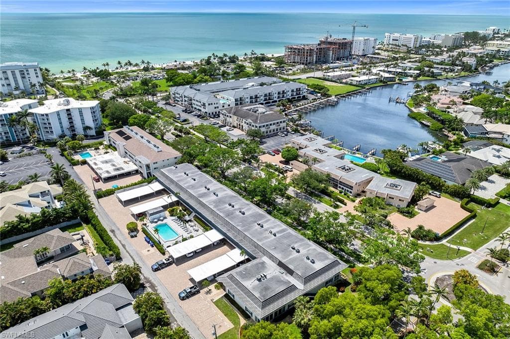 290 Banyan BLVD 290 NAPLES, FL 34102