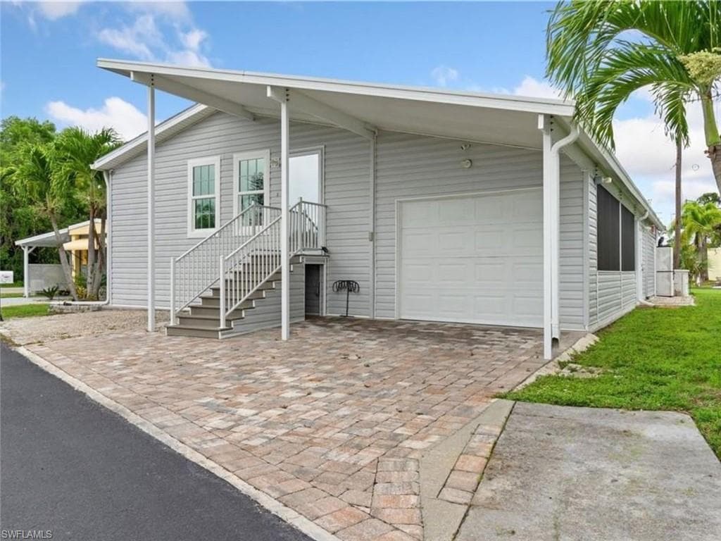113 Willow LN 21 NAPLES, FL 34114