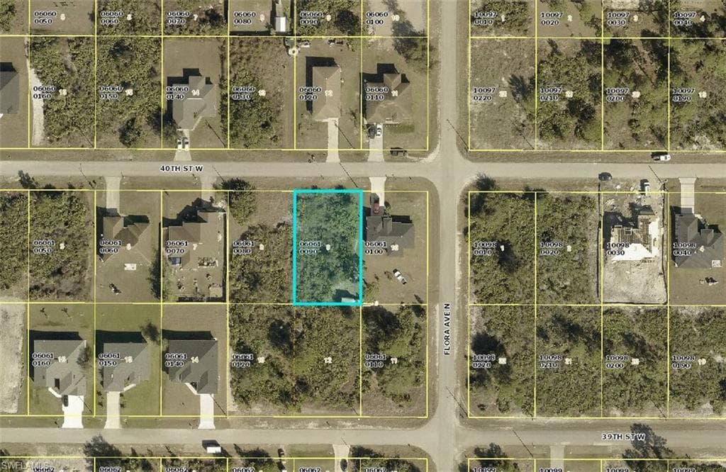 2703 40th ST W LEHIGH ACRES, FL 33971