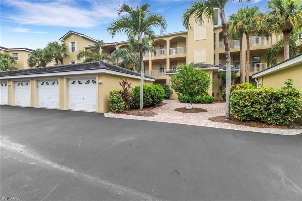 3471 Pointe Creek CT 202 BONITA SPRINGS, FL 34134