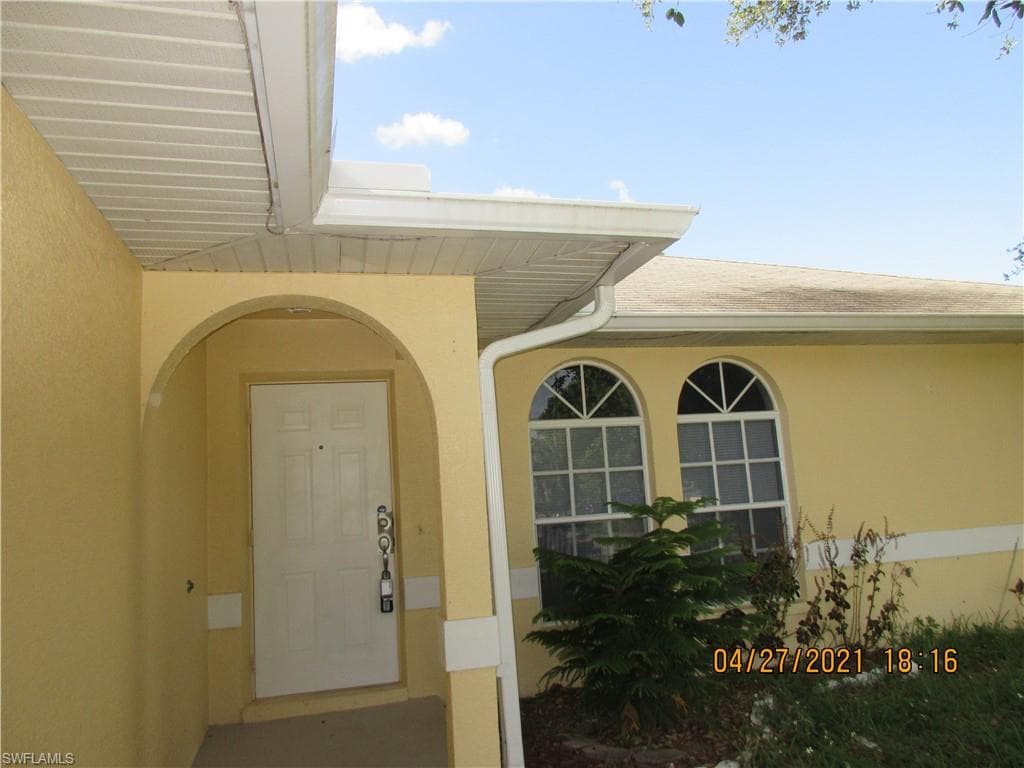 2233 NE 5th ST CAPE CORAL, FL 33909