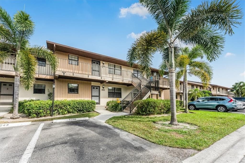 5243 Treetops DR Y203 NAPLES, FL 34113