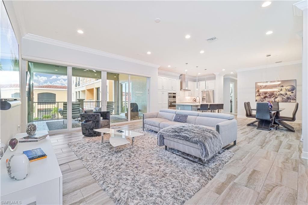 21490 Strada Nuova CIR 306 ESTERO, FL 33928