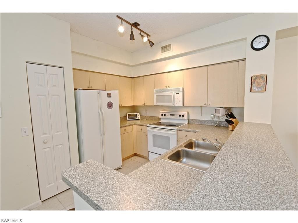 1190 Reserve WAY 305 NAPLES, FL 34105