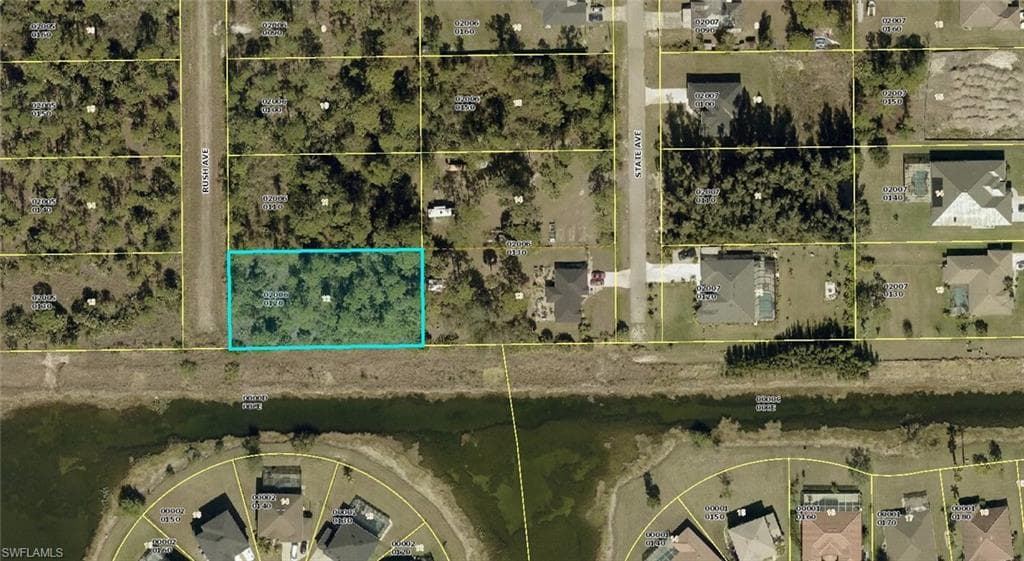 800 Rush AVE LEHIGH ACRES, FL 33972