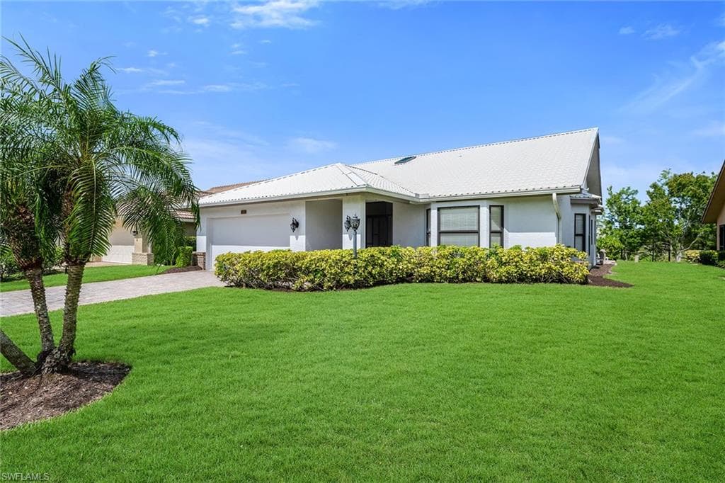 221 Saint James WAY NAPLES, FL 34104