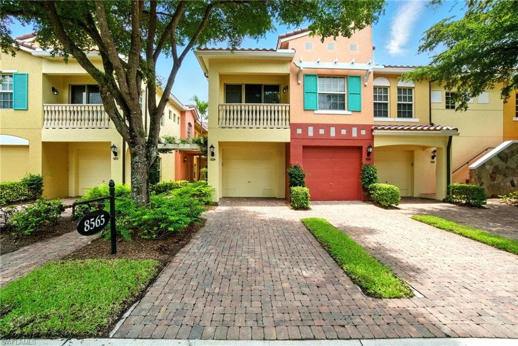 8565 Via Garibaldi CIR 204 ESTERO, FL 33928