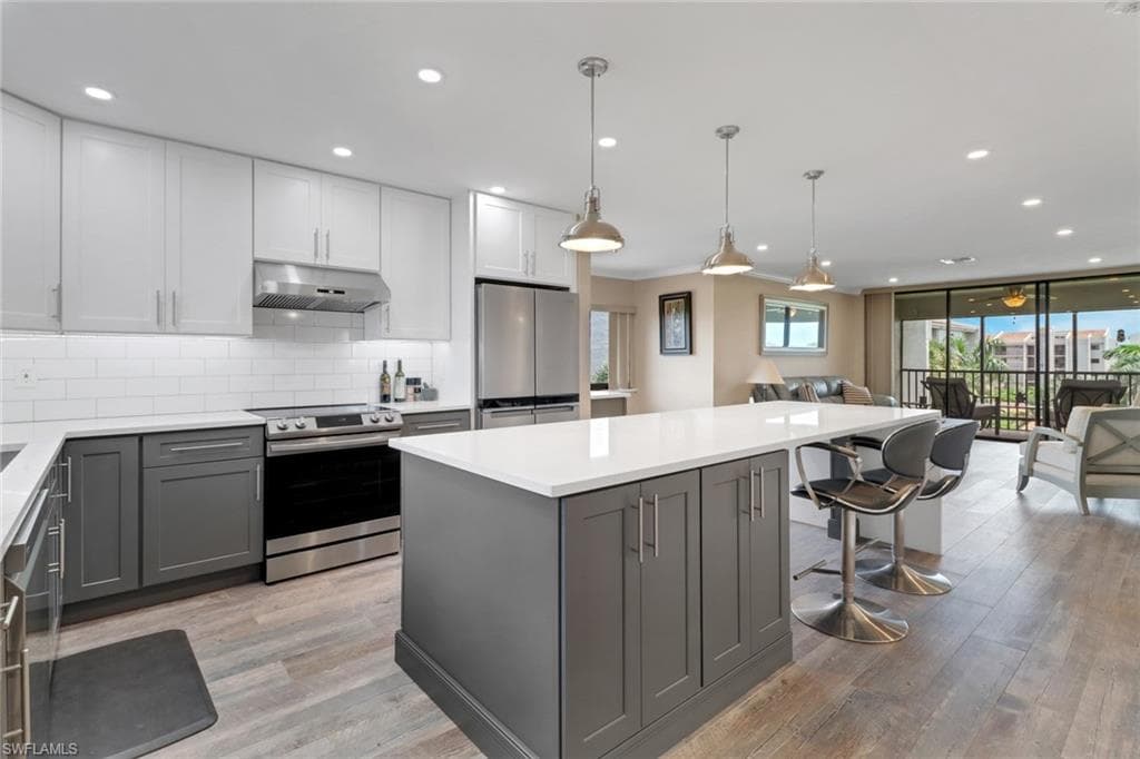 4160 Steamboat BEND E 501 FORT MYERS, FL 33919