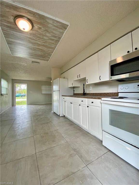 1534 Oak DR FORT MYERS, FL 33907