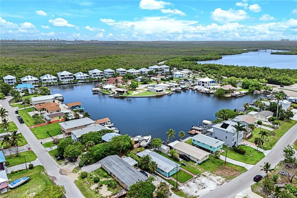 527 Goodland DR W GOODLAND, FL 34140