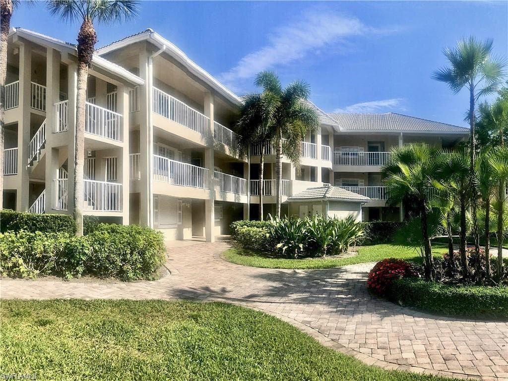 218 Sugar Pine LN 218 NAPLES, FL 34108