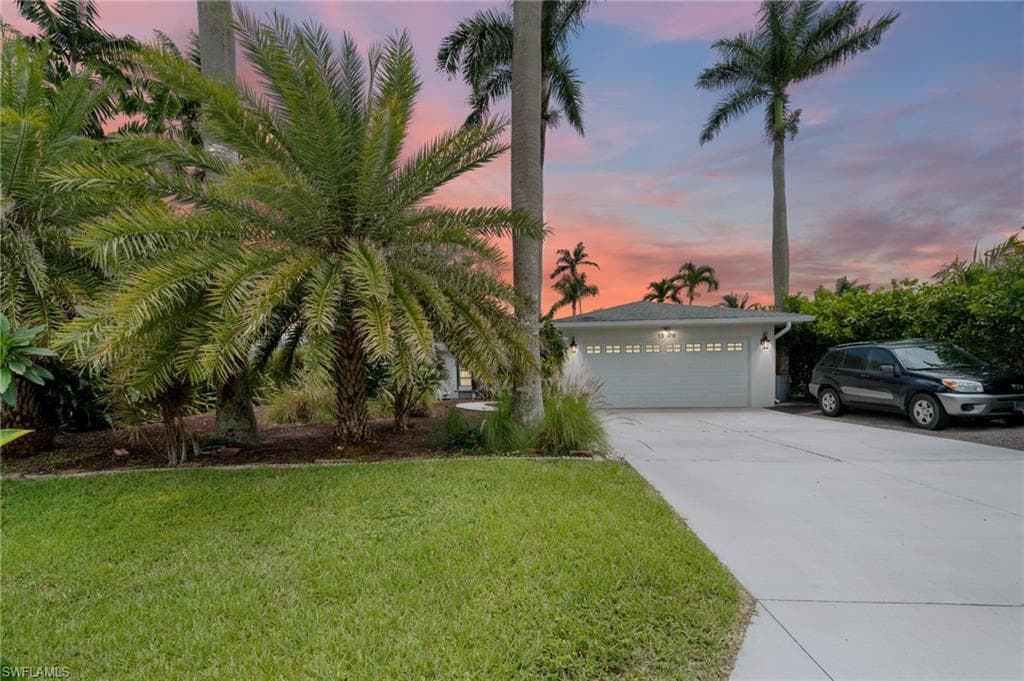 1370 Illinois DR NAPLES, FL 34103