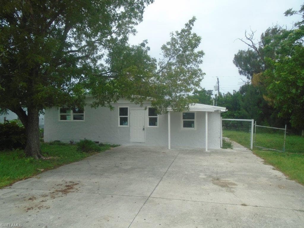 5442 4th AVE FORT MYERS, FL 33907