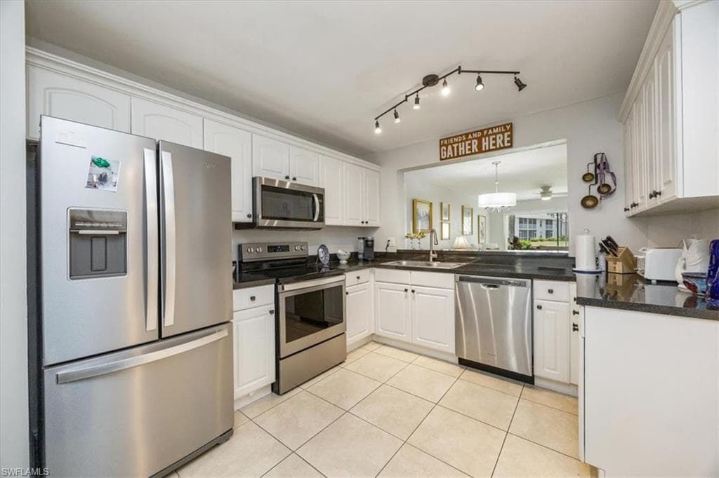 1330 Derbyshire CT E104 NAPLES, FL 34116