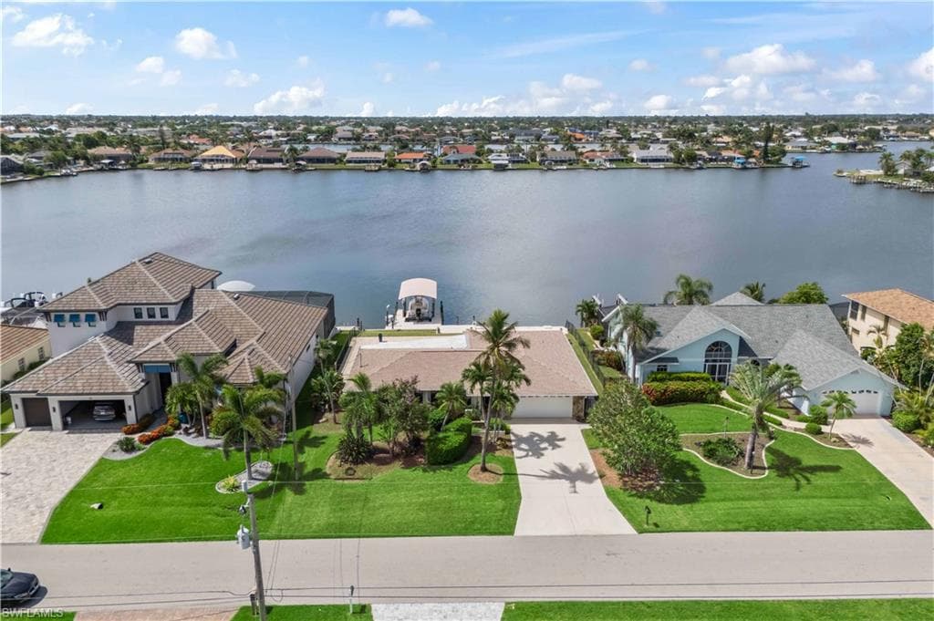 617 SW 51st TER CAPE CORAL, FL 33914