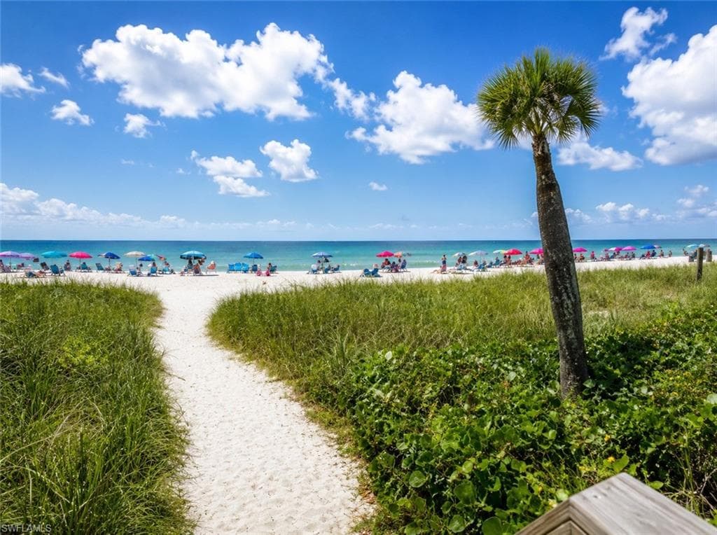 1200 Gulf Shore BLVD N 404 NAPLES, FL 34102