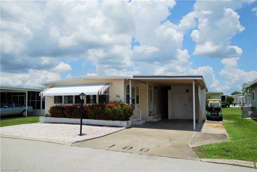 100 Snead DR NORTH FORT MYERS, FL 33903