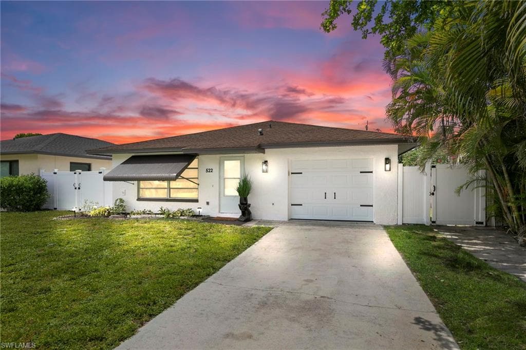 522 108th AVE N NAPLES, FL 34108