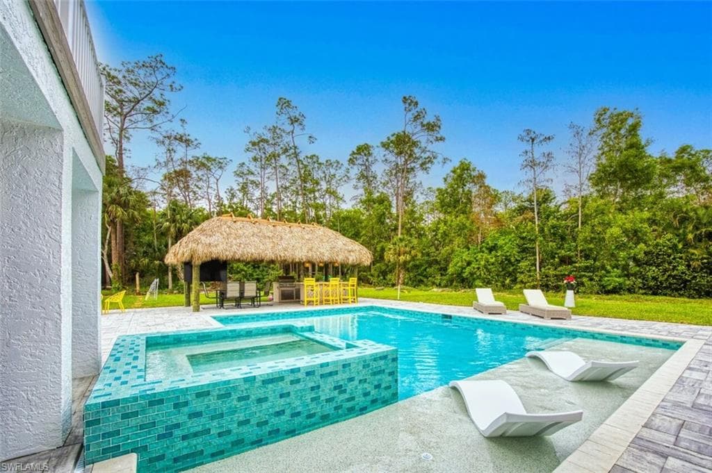 675 Logan BLVD S NAPLES, FL 34119
