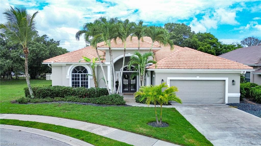 652 Soliel DR NAPLES, FL 34110