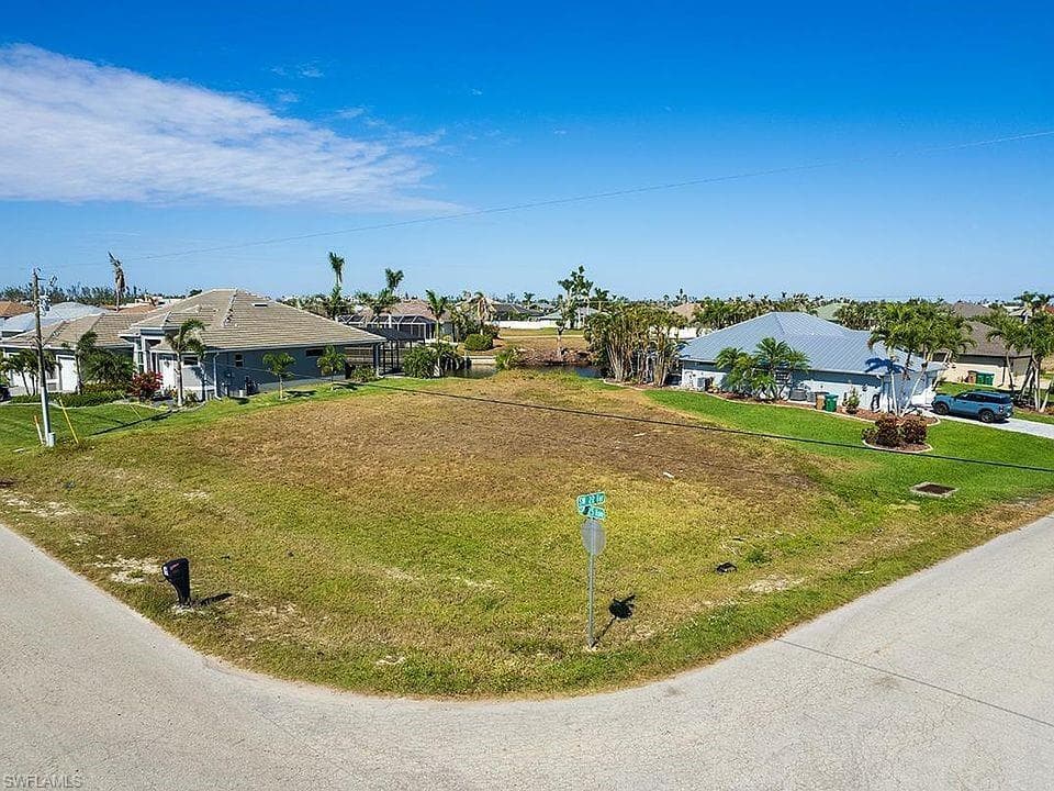 2827 SW 25th AVE CAPE CORAL, FL 33914