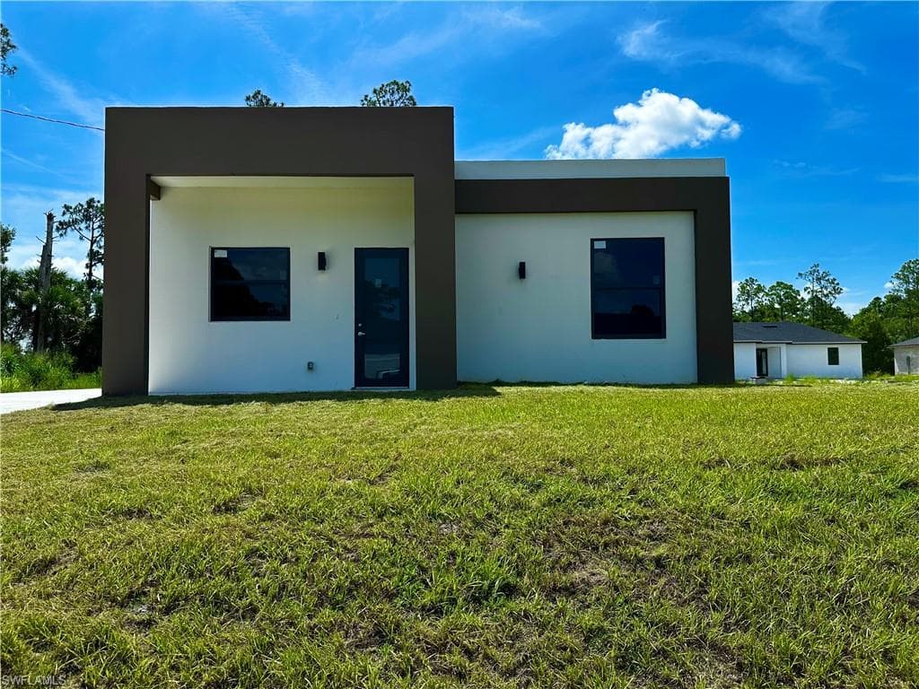 323 Mangonia AVE LEHIGH ACRES, FL 33974