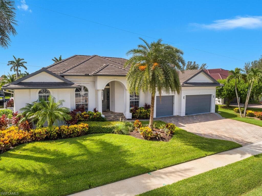 609 Crescent ST MARCO ISLAND, FL 34145