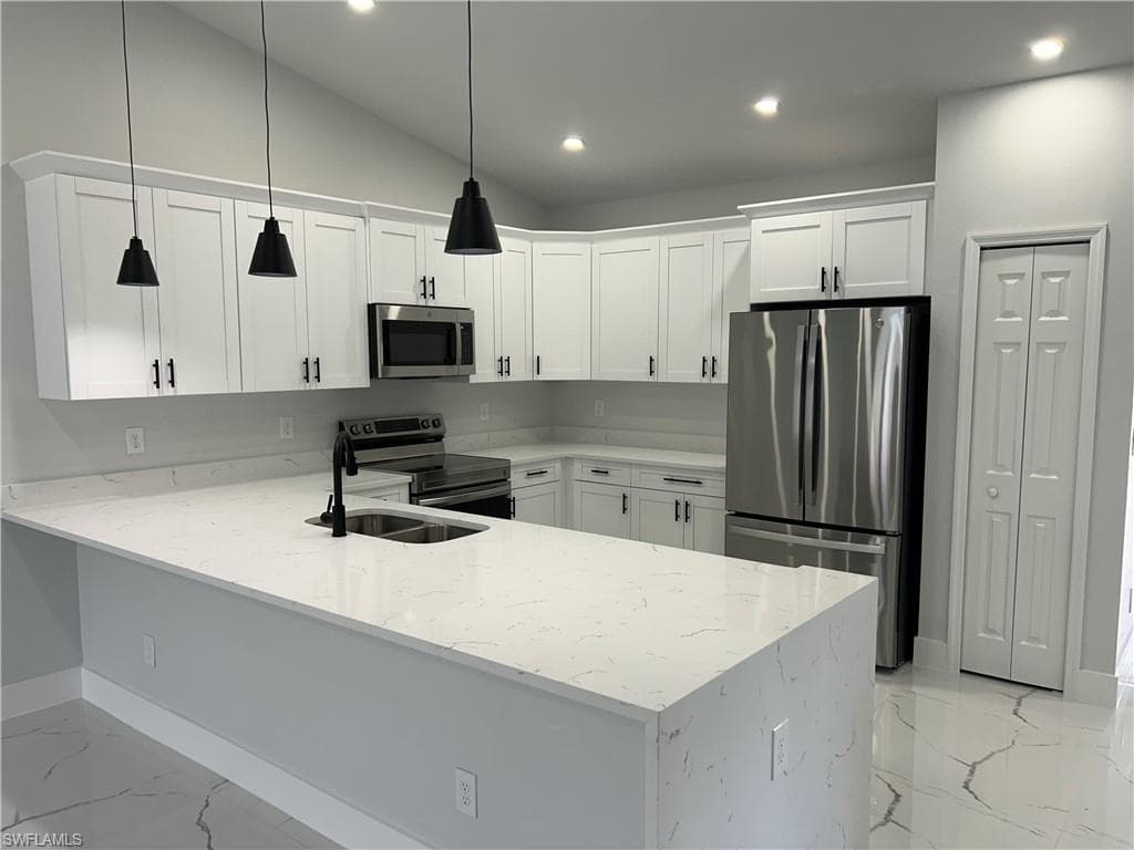 5117 30th ST SW 5117 LEHIGH ACRES, FL 33973