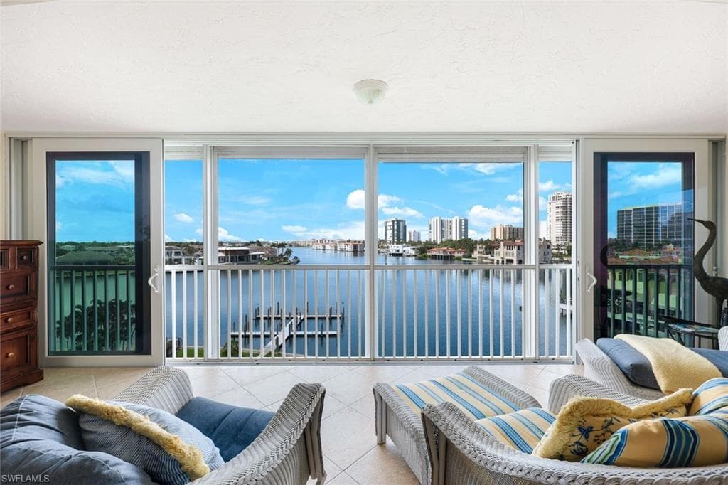 250 Park Shore DR 403 NAPLES, FL 34103