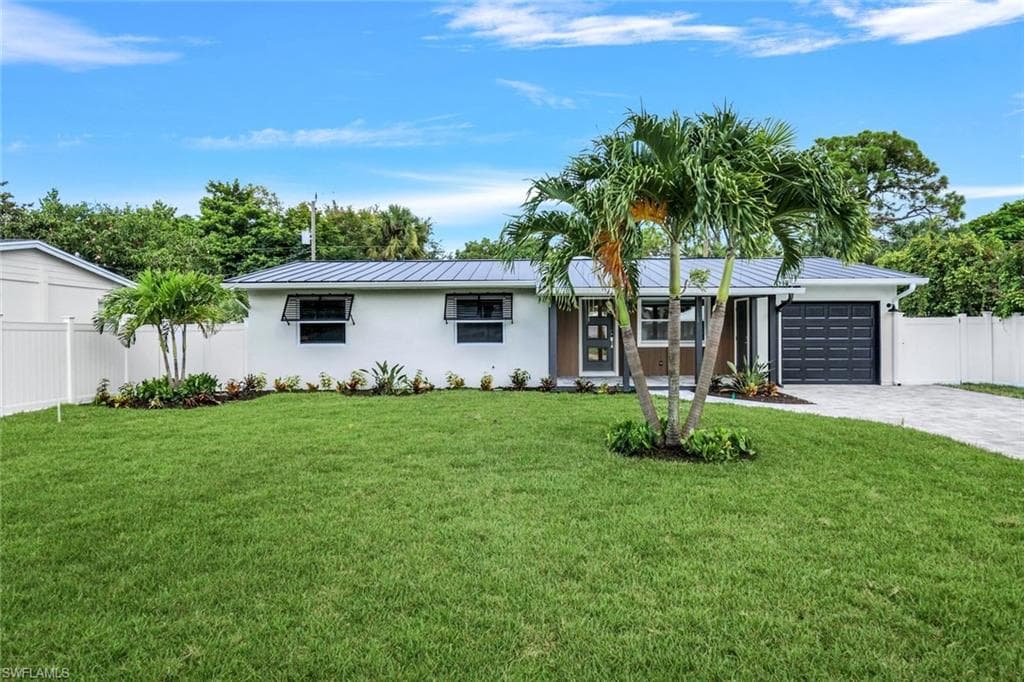 975 22nd AVE N NAPLES, FL 34103