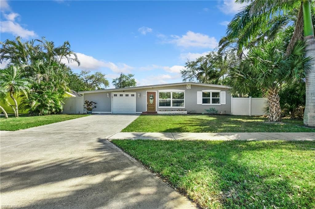944 22nd AVE N 0 NAPLES, FL 34103