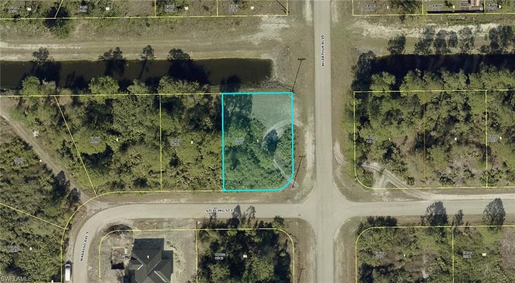 907 STERLING ST E LEHIGH ACRES, FL 33974