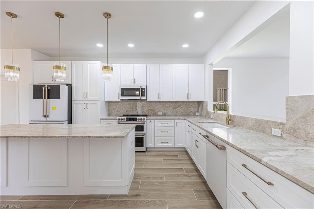 9217 Troon Lakes DR NAPLES, FL 34109