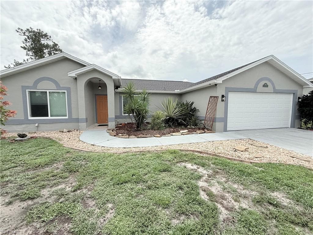 910 Greenwood AVE LEHIGH ACRES, FL 33972