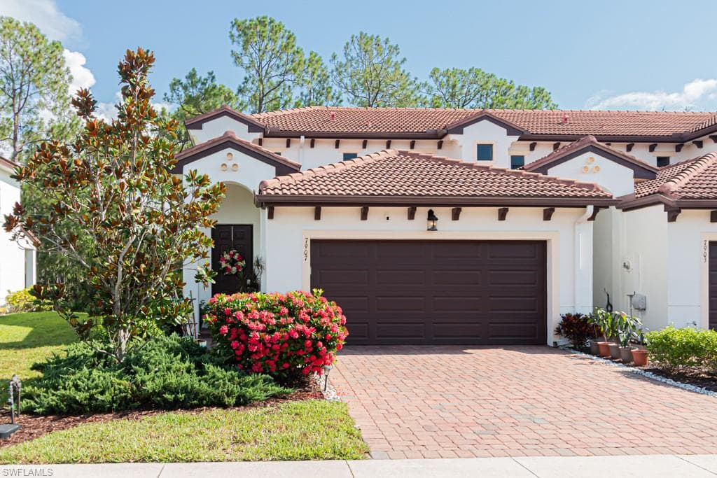 7907 Bristol CIR NAPLES, FL 34120
