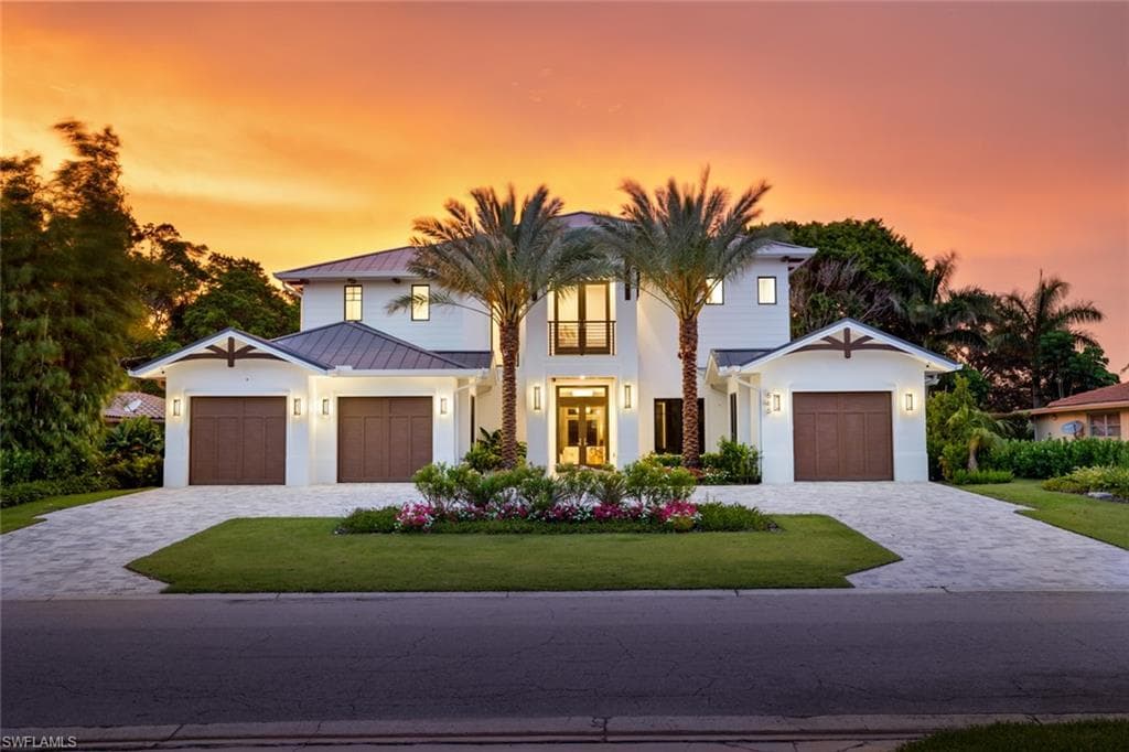 565 Whispering Pine LN NAPLES, FL 34103