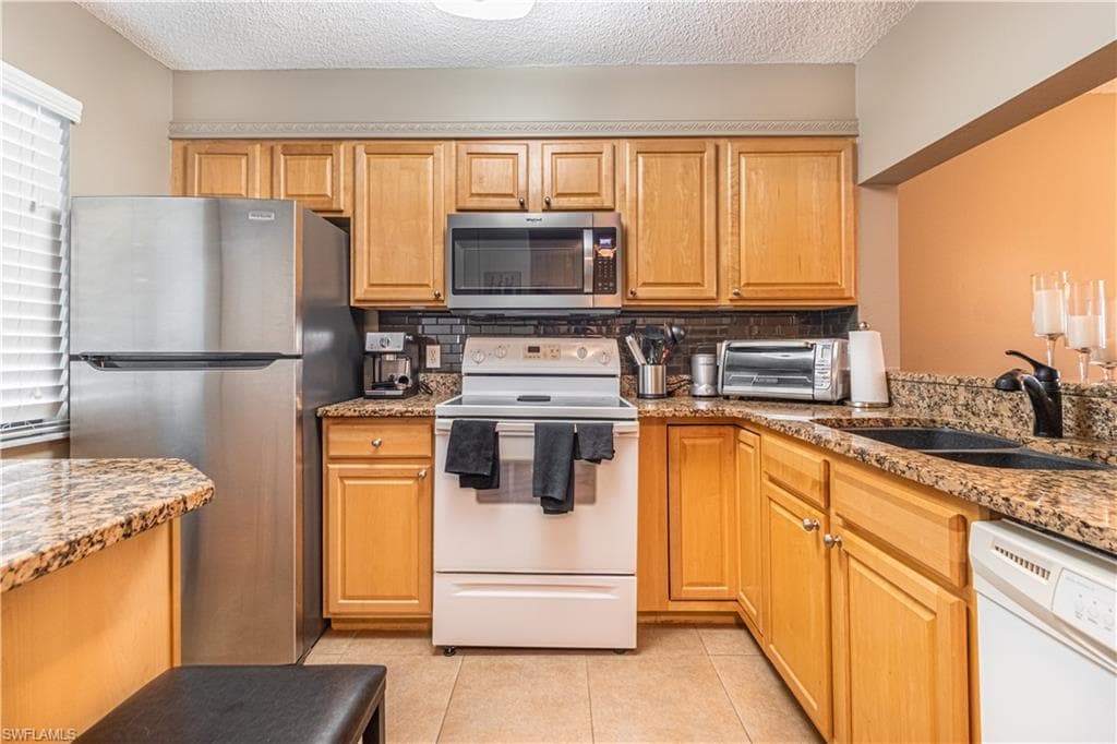 7406 Lake Breeze DR 312 FORT MYERS, FL 33907